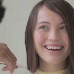 井手綾香さんの前歯の画像（ガミースマイル）