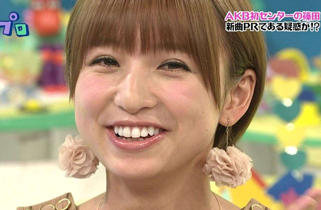 篠田麻里子さんの前歯の画像 矯正 差し歯 僕の審美歯科ガイド 前歯の差し歯治療で後悔しないための情報源